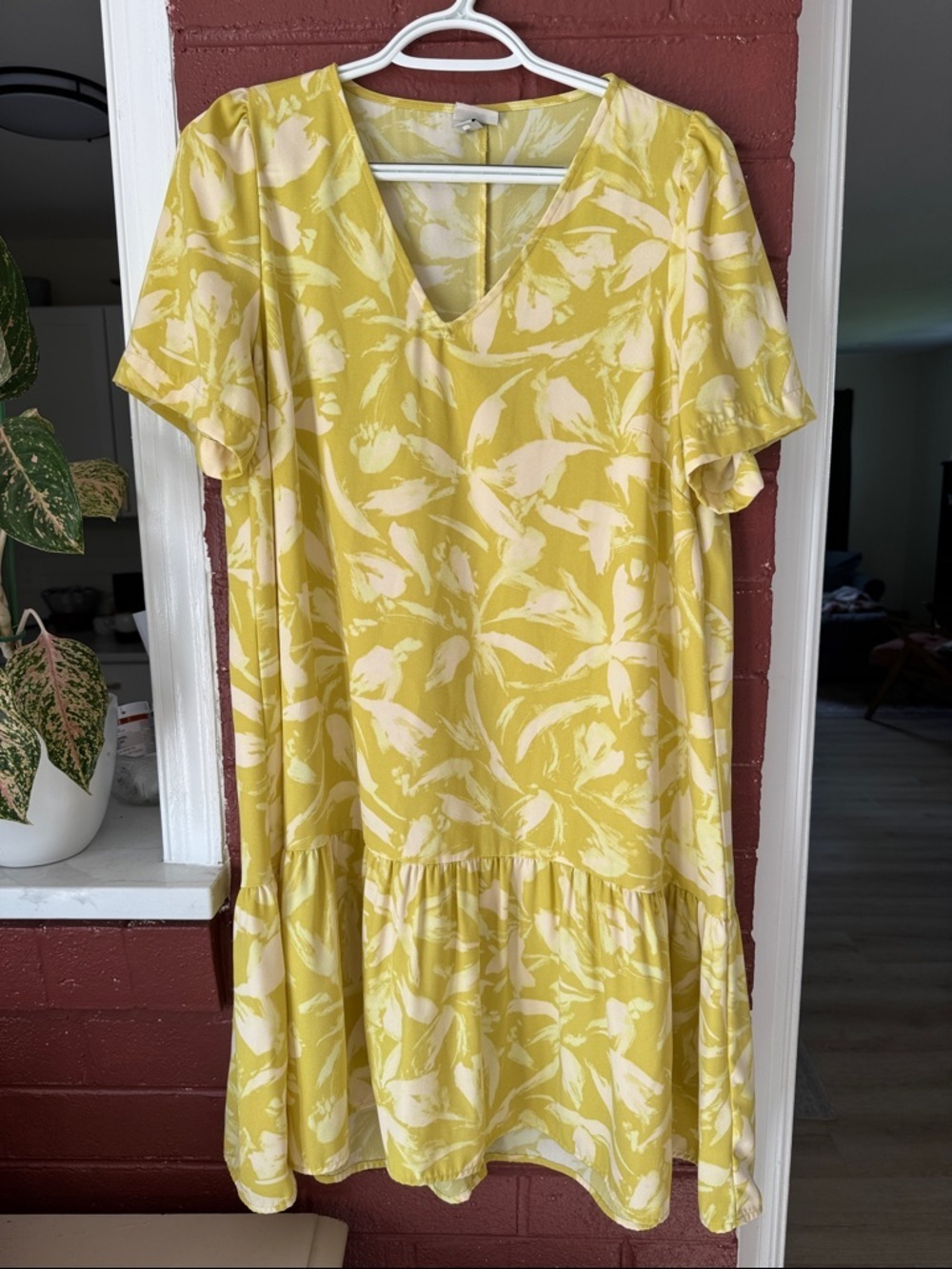 a new day Chartreuse and Cream Floral V-Neck Drop Waist Mini Dress Small